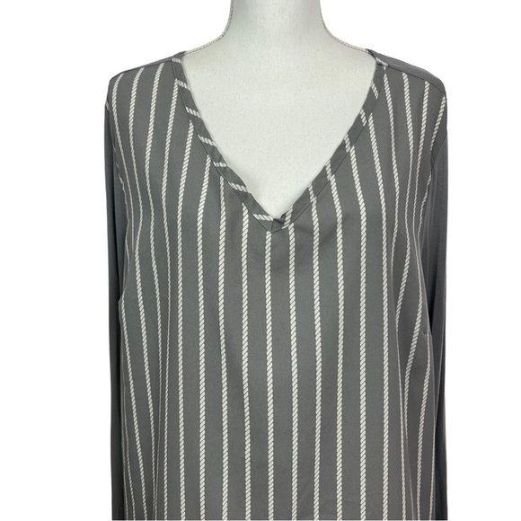 LANE BRYANT Women’s Pullover Top Size 3X (24) Multi Color V-neck Long Sleeve - Picture 2 of 11